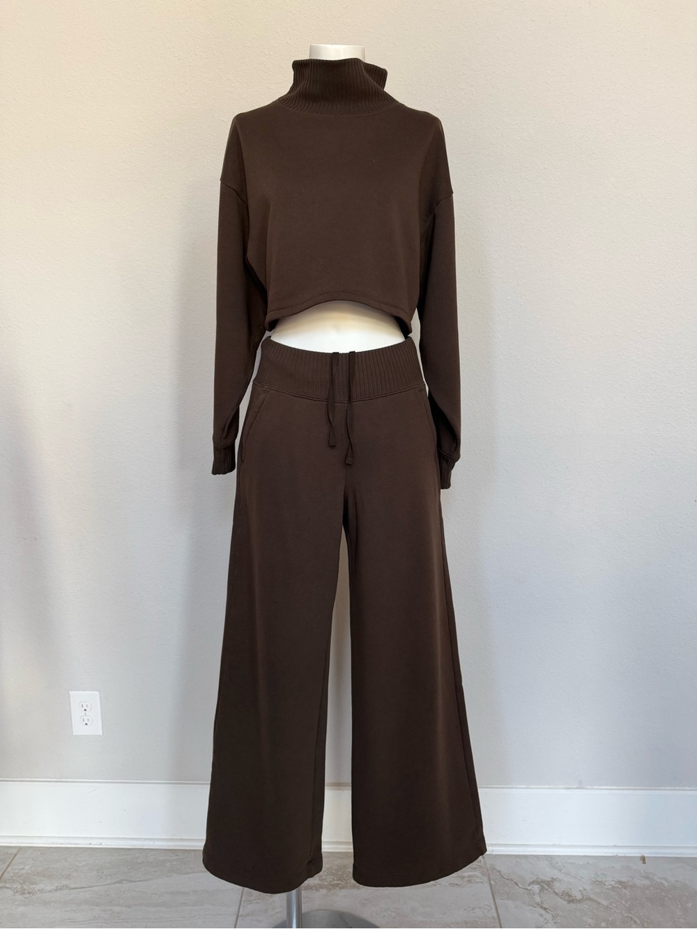 ALO Yoga SET Espresso Brown Serenity Cropped Top + Wide Leg Sweatpants Small